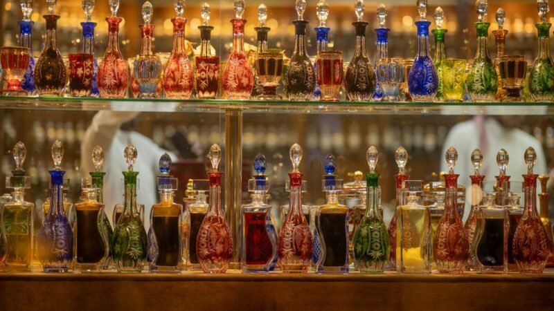 Perfumes de Nicho Contratipos: Onde o Luxo Encontra o Bolso no BR