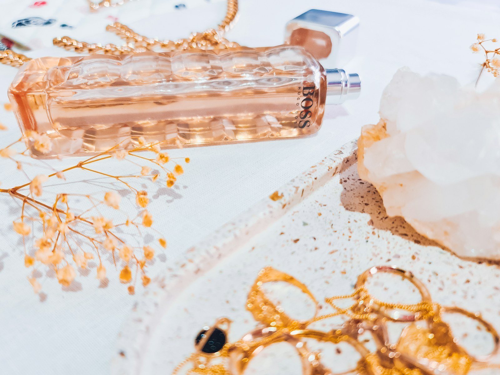 Perfumaria — Contratipos de Nicho Florais Brancos: Elegância e Versatilidade Acessível