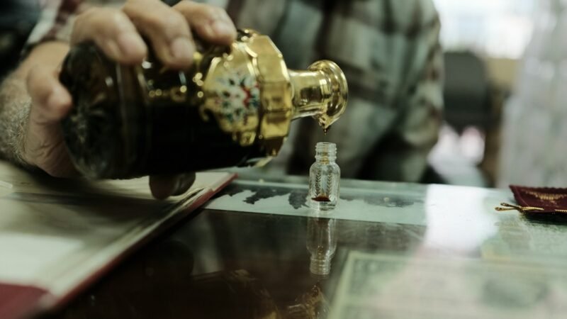 Amberley Pur Oud e Raghba Wood Intense: Dupla Amadeirada Árabe