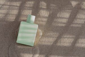 Dupla de perfumes nacionais: um floral e um amadeirado, sem repetir estilo