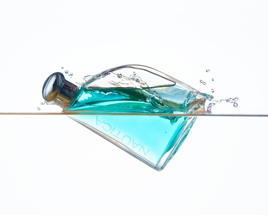 Por que seu perfume some no calor (e três que não somem)
